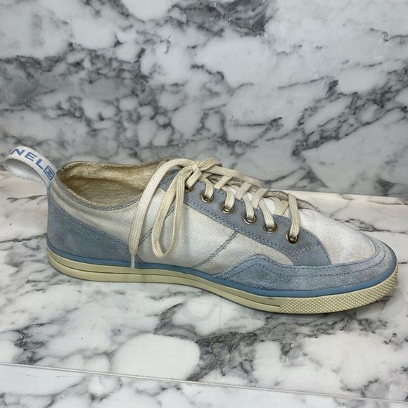 CHANEL 08C Suede Logo CC Low-Top Sneakers - Picture 4 of 12